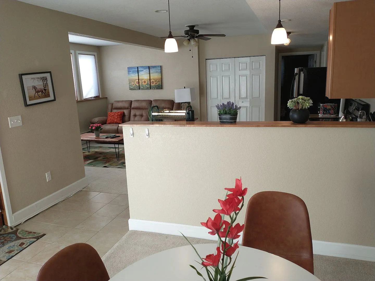 Lower Level Two Bedroom one Bathroom Apartment, Fully Furnished Short-Mid Term leases Lafayette — Photo 2