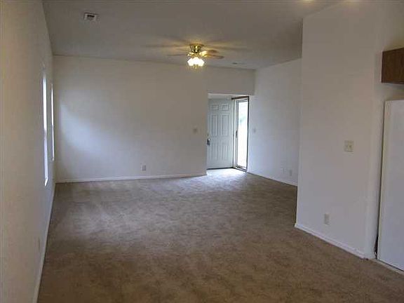 3rd image of 4653 S Elizabeth Ave