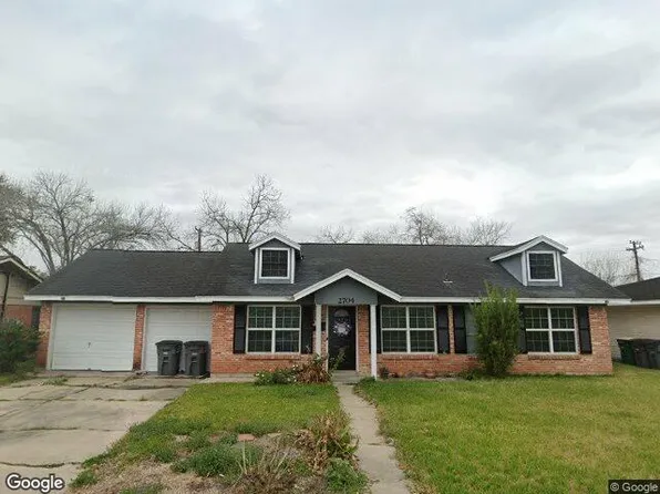 2704 E Poplar Ave, Victoria, TX 77901