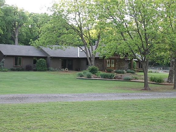 2nd image of 6929 NE 115th St