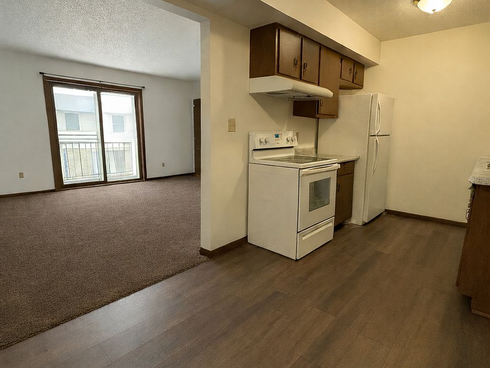 1st image of 906 Cedar River Dr NW #6