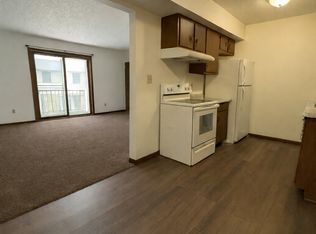906 Cedar River Dr NW #4, Waverly, IA 50677