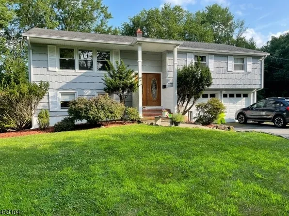 10 Falcon Ct, Livingston Twp., NJ 07039