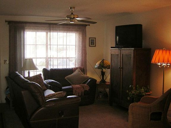 2nd image of 7410 Wynnewood Sq #199