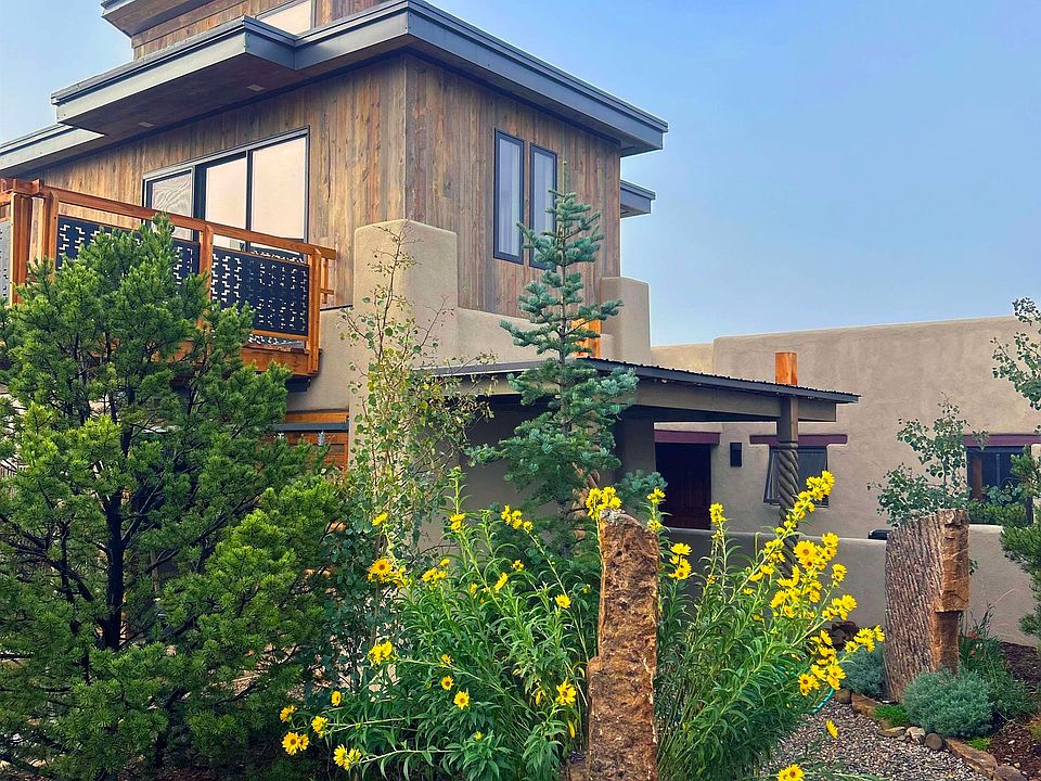 1st image of 320 N Trapper Rd