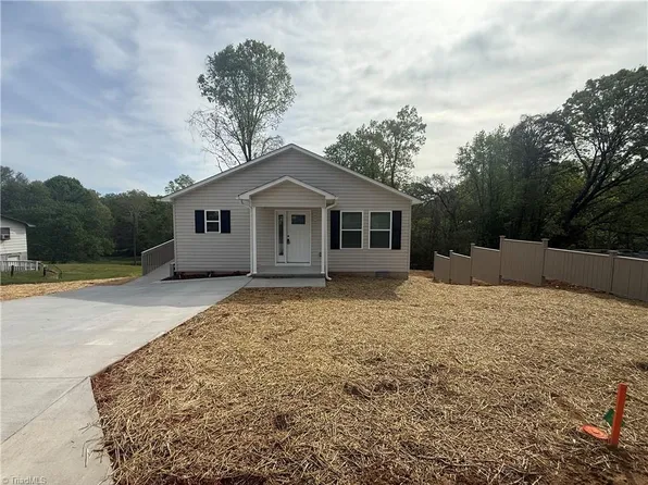 909 Eleanor Dr, Lexington, NC 27295