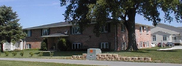 Very quiet building in a beautiful area... walking paths, cl