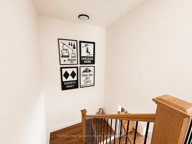 137 White Oak Cres — Photo 19