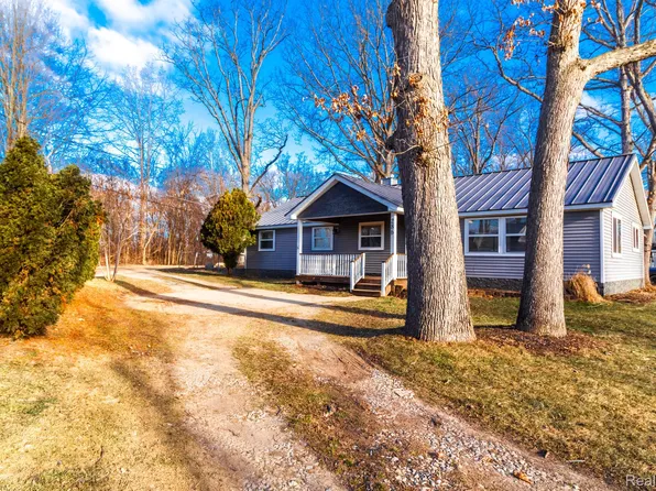 286 Indian Trl, Columbiaville, MI 48421
