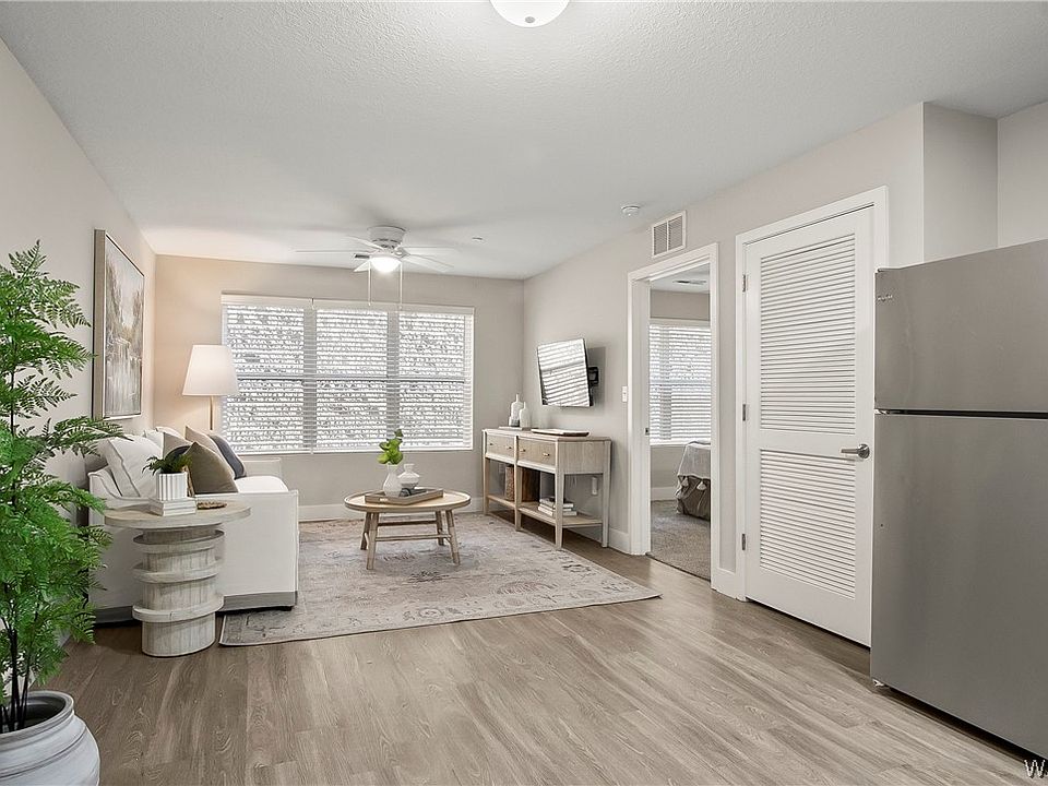 1st image of 680 6th Ave NE APT 4108