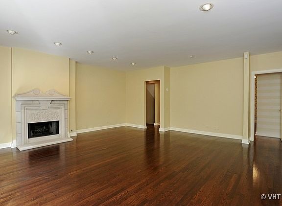 3rd image of 414 W Wisconsin St