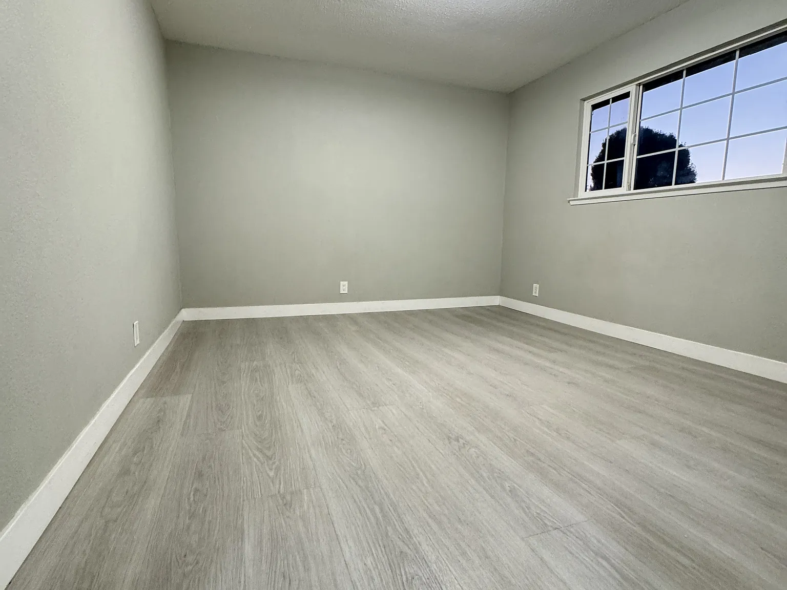 3 bed, 1176 sqft, $3,850 — Photo 3