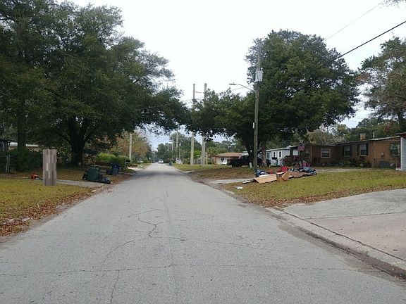5th image of 2349 Pine Summit Dr E