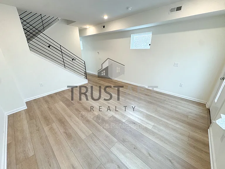 1327 S 27th St — Photo 6