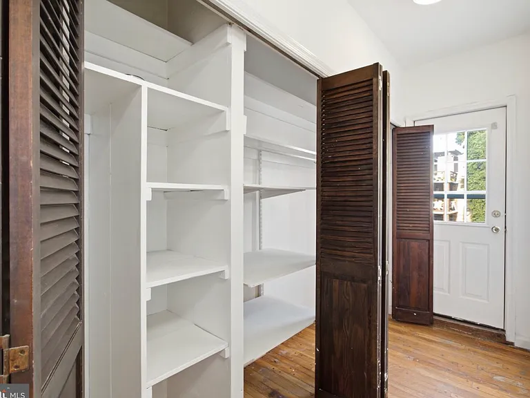 747-00 S 2nd St #2R — Photo 8