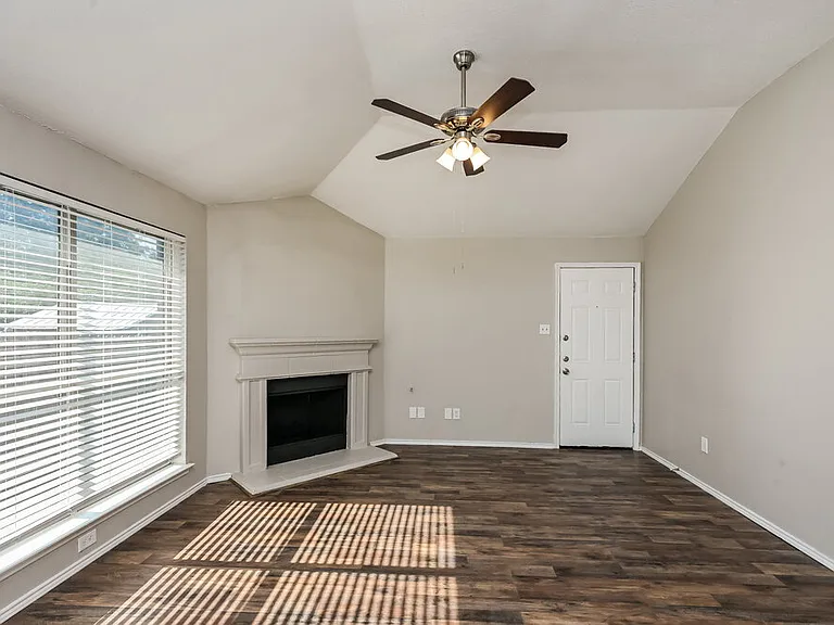 10217 Cypress Hills Dr — Photo 3