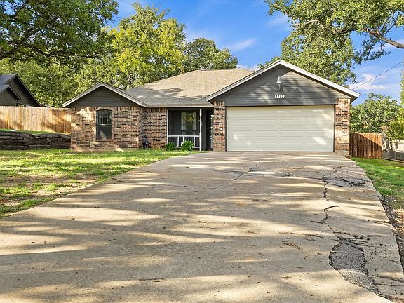 3rd image of 1105 Lakeview Dr