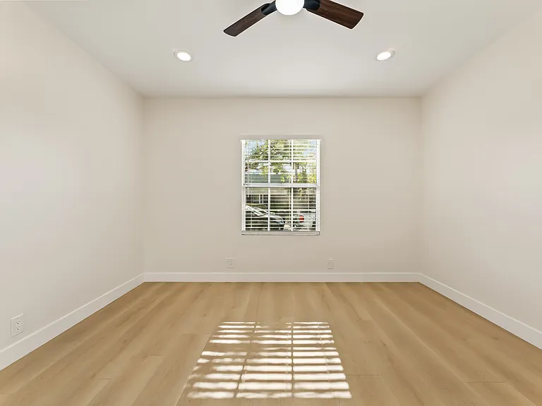 9716 Felton Ave — Photo 12