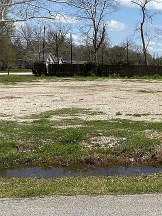 Front view. Lot is adjacent to another vacant lot.