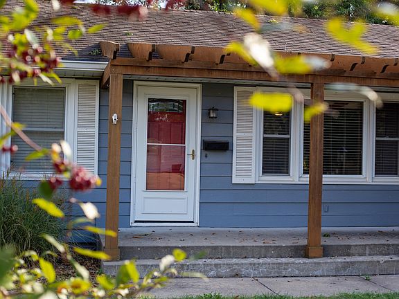 3rd image of 418 South Dr