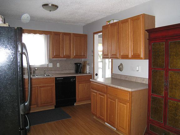 4th image of 1049 W Summit Ave