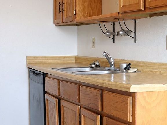 5th image of 2300 Sage Dr APT B