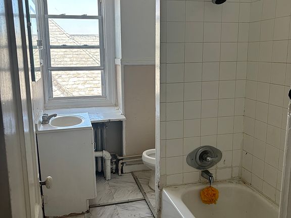 5th image of 49 N 10th Ave Floor 3