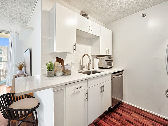 5th image of 1212 N Lasalle St APT 1708