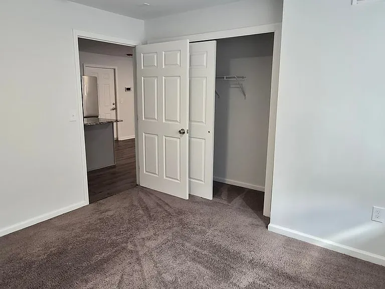 938 E 4th St — Photo 5