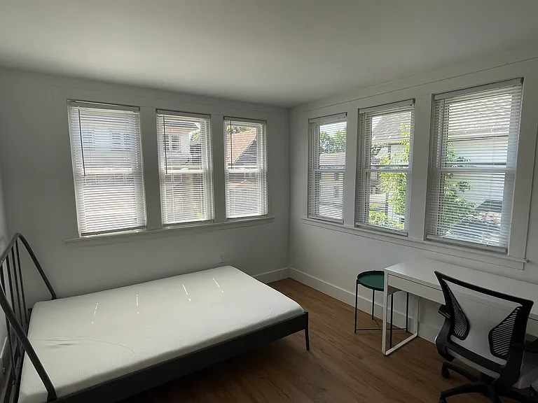 11 Seminary Ave — Photo 17