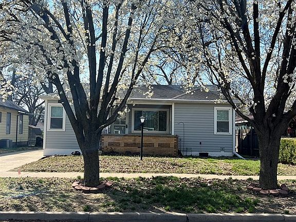 2nd image of 213 N Kansas Ave