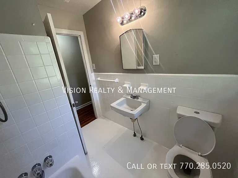 1148 Center St SW — Photo 37