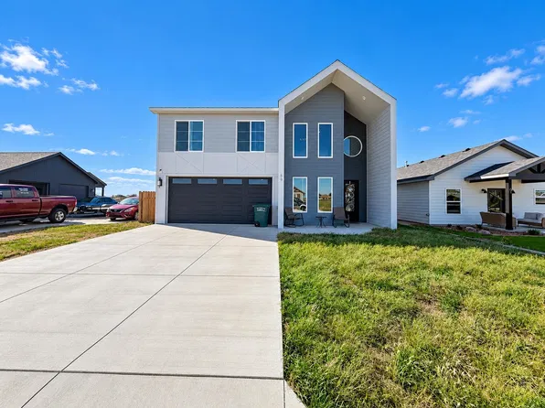 59 El Mustang Rd, Dodge City, KS 67801