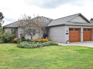 N646 Franklin Rd, Oconomowoc, WI 53066