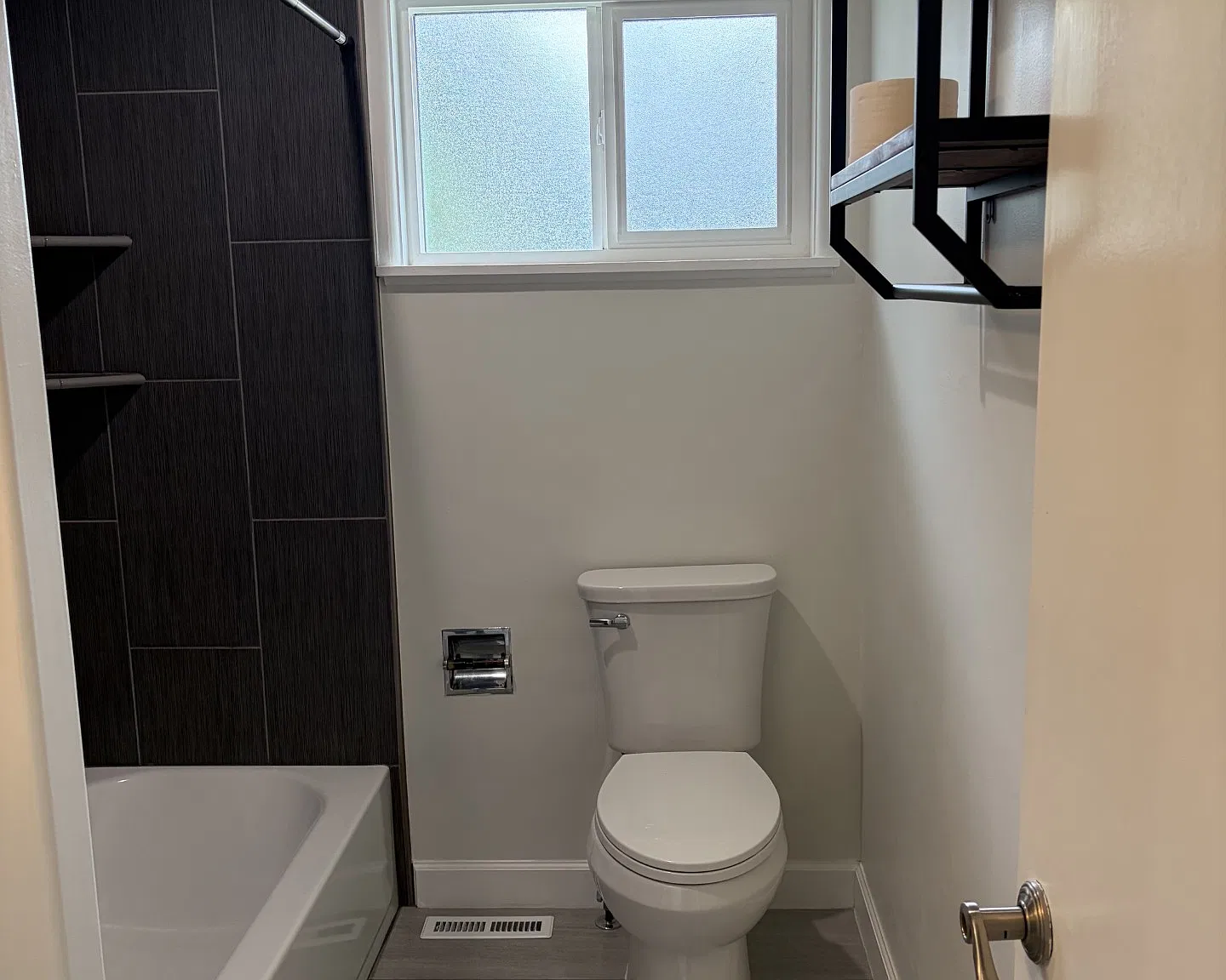 2 bed, 930 sqft, $1,600 — Photo 3