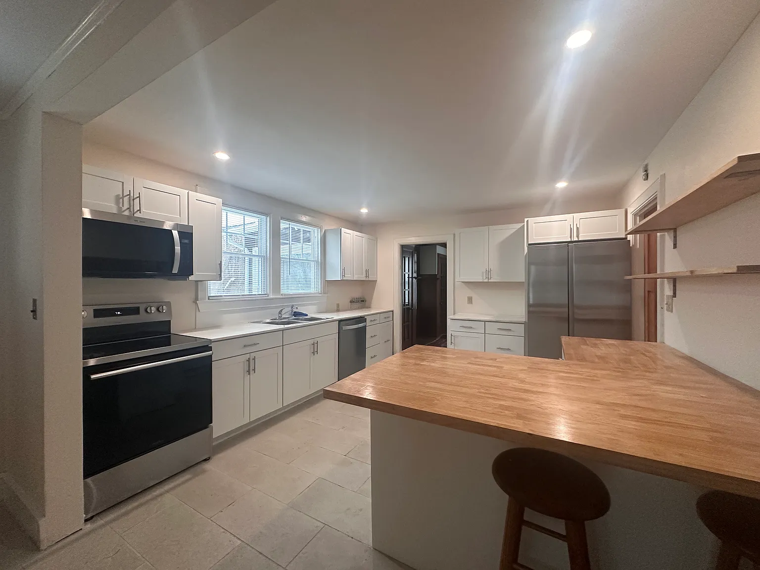 4 bed, 2.5 bath, 2225 sqft, $2,700 — Photo 3