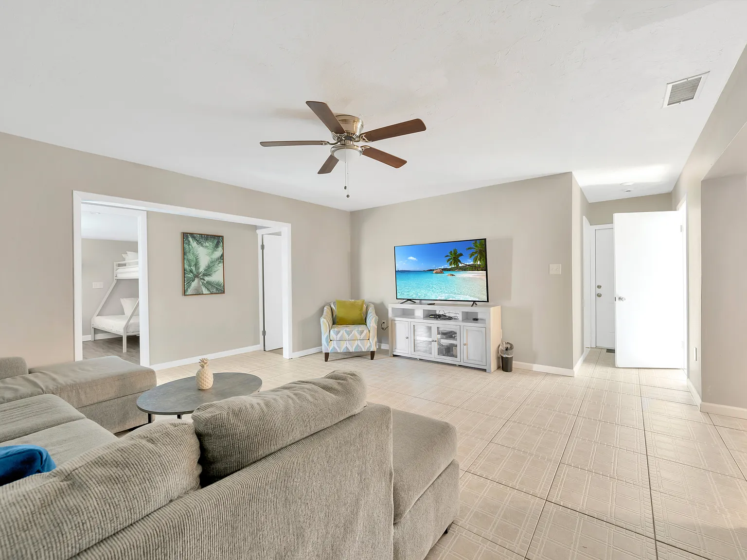6 bed, 1950 sqft, $8,000 — Photo 2