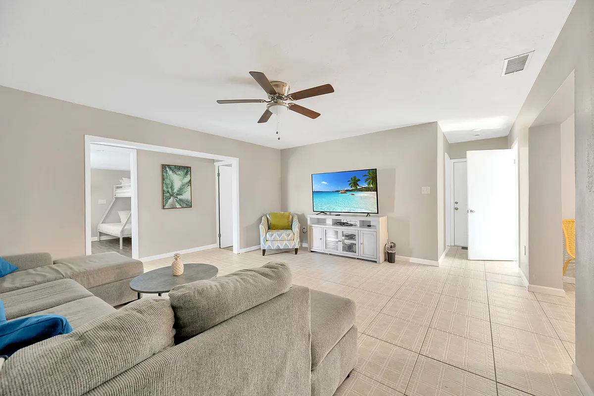 Building Photo - 7476 Cass Cir