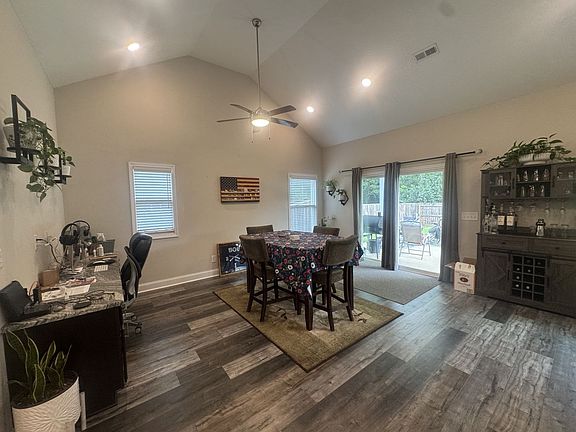 5th image of 280 Bluebriar Trce