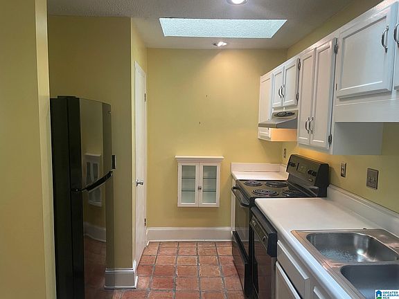 3rd image of 2451 Arlington Cres APT F