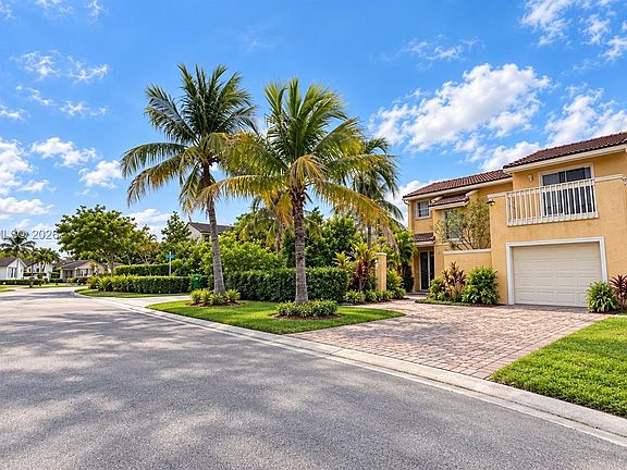 5th image of 5622 SW 130th Pl