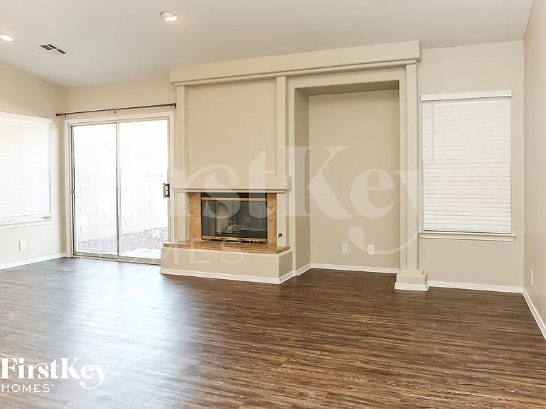 5008 Camino Del Santo Pkwy — Photo 2