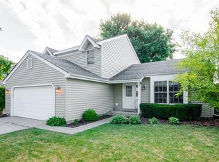 717 Regent Dr, Crystal Lake, IL 60014