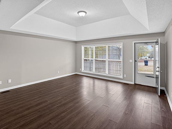 4th image of 103-105 Ashton Ln