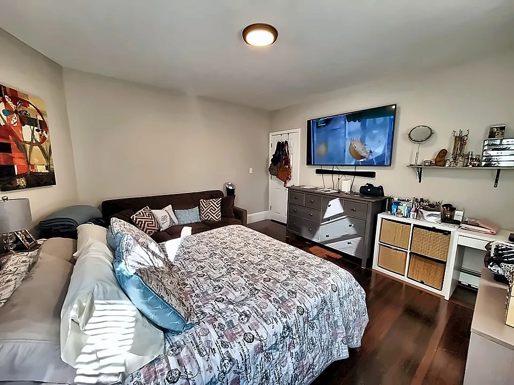 3 bed, $2,400 — Photo 3