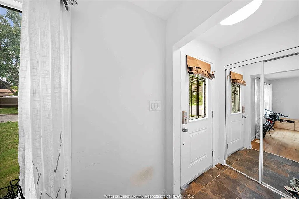 3 bed, $2,000 — Photo 3