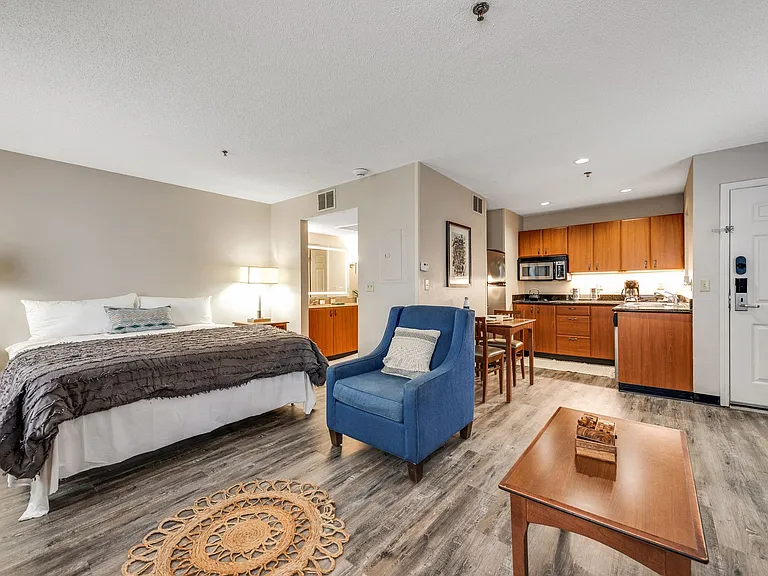 Vivo Living Charlotte (Tryon) — Photo 29