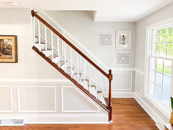 3rd image of 15782 Kings Dr
