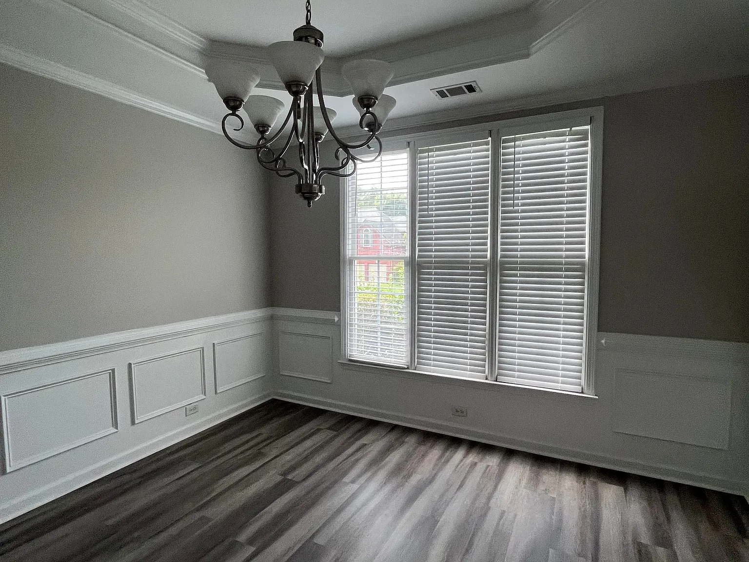 5 bed, 3.5 bath, 2941 sqft, $2,995 — Photo 2