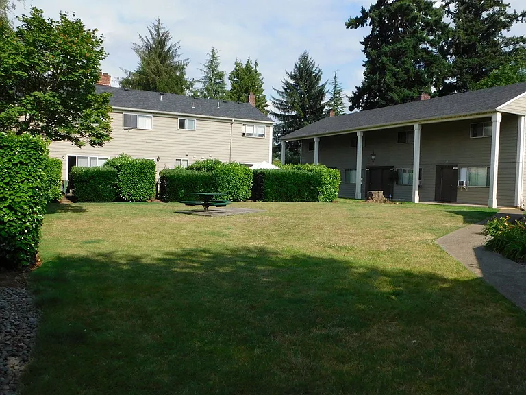Tara West Apartments — Photo 7